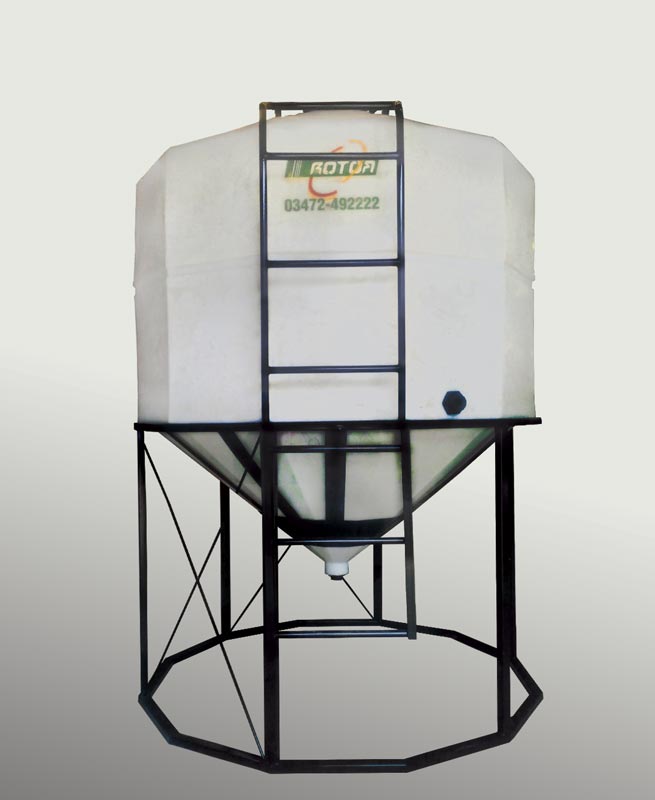 Silo plástico de 7.800 Lts.