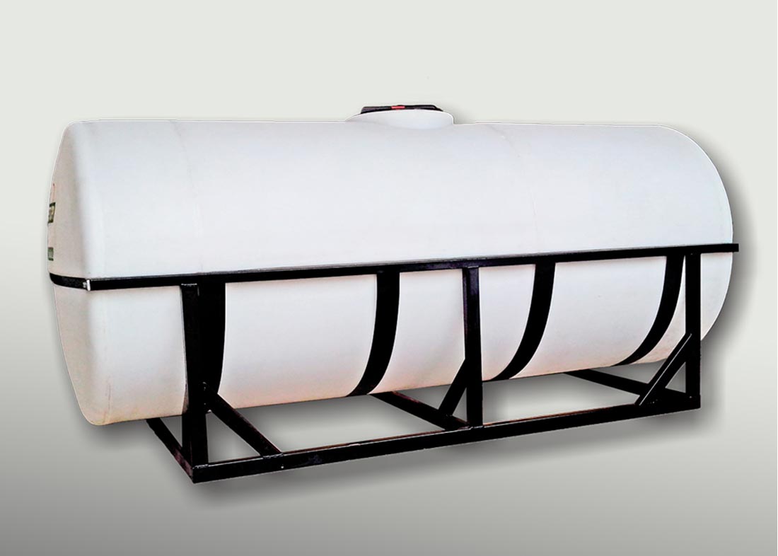 Tanque Horizontal plástico con cuna metálica de 3.800 Lts.