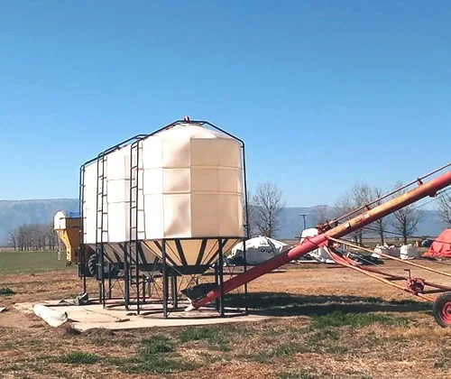 Silo plástico con fondo cónico